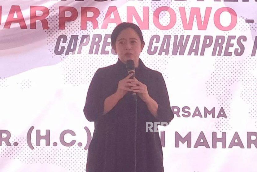 Ketua DPP PDI Perjuangan Puan Maharani meresmikan Kantor Tim Pemenangan Daerah (TPD) Jawa Timur untuk Ganjar-Mahfud di Surabaya, Sabtu (4/11/2023). 