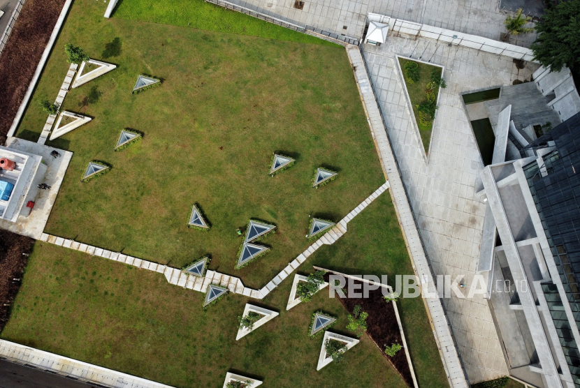 Foto udara area proyek revitalisasi Taman Ismail Marzuki (TIM), Jakarta, Jumat (11/3/2022). 