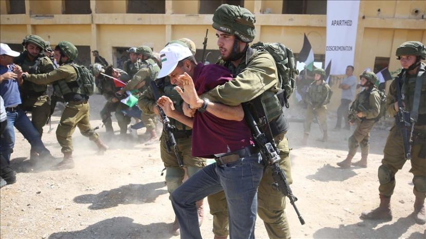 Tentara Israel pada Kamis (28/1) menahan 25 warga Palestina di Tepi Barat yang diduduki.