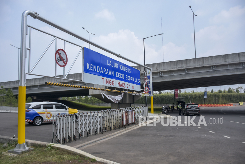 Suasana akses masuk KM 149 ruas Tol Padaleunyi yang belum beroperasi di Gedebage, Kota Bandung, Jawa Barat. Pj Walkot Bandung memastikan akses tol Gedebage bisa dibuka lagi sebelum 17 Agustus.