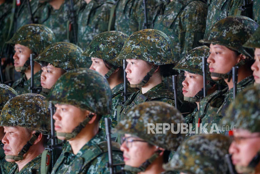 Militer Taiwan rilis buku pedoman pertahanan sipil yang untuk pertama kalinya berisi cara mengetahui perbedaan tentara Cina dan Taiwan