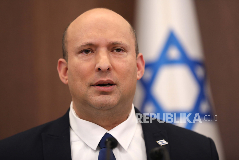 FILE - Mantan Perdana Menteri Israel Naftali Bennett.