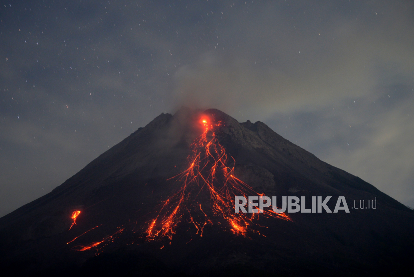 Gunung Merai erupsi (ilustrasi). BPBD Kabupaten Boyolali, Jawa Tengah mengimbau masyarakat yang tinggal di kawasan Gunung Merapi mewaspadai dampak erupsi gunung berapi.
