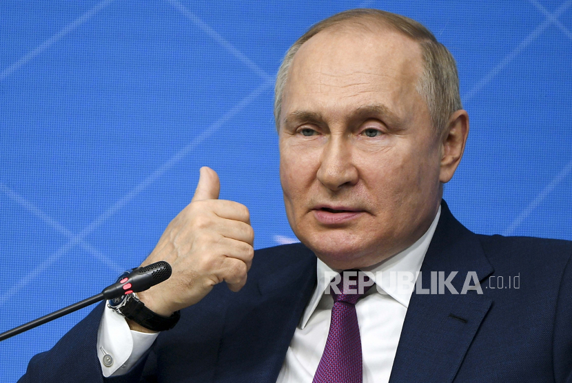 Presiden Rusia Vladimir Putin. Rusia telah melarang investor dari negara-negara yang disebut tidak bersahabat untuk menjual saham di proyek-proyek energi utama dan bank-bank hingga akhir tahun. 