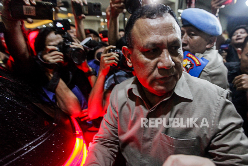 Ketua KPK Non Aktif Firli Bahuri. Komisi III DPR RI menunggu Presiden Jokowi menyerahkan nama pengganti Firli Bahuri.