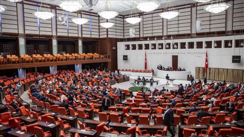 Empat partai besar di parlemen Turki menyerukan komunitas internasional untuk mengambil tindakan terhadap Armenia soal serangan artileri lintas batas - Anadolu Agency