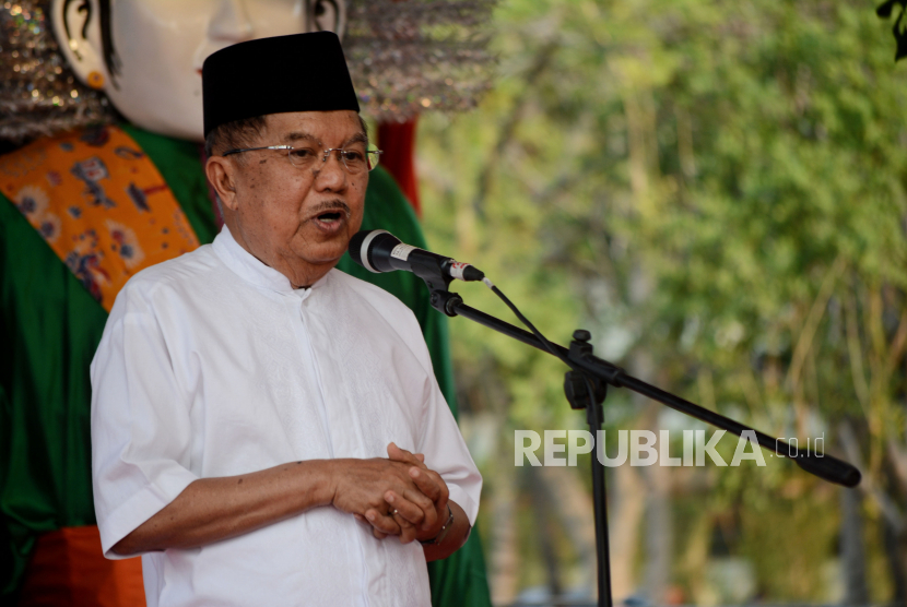 JK: Sholat Jumat Dua Gelombang Boleh karena Darurat. Ketua Dewan Masjid Indonesia Jusuf Kalla.