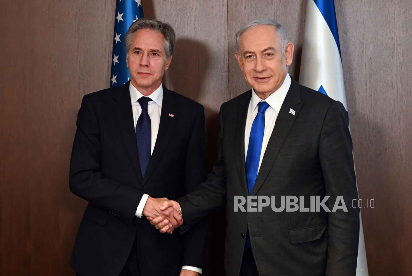 Antony Blinken (kanan) dan Benjamin Netanyahu.