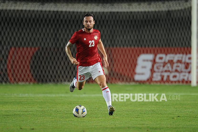 Gelandang Timnas Indonesia Marc Klok mencetak gol penyeimbang melawan Kuwait pada babak pertama Kualifikasi Piala Asia 2023.