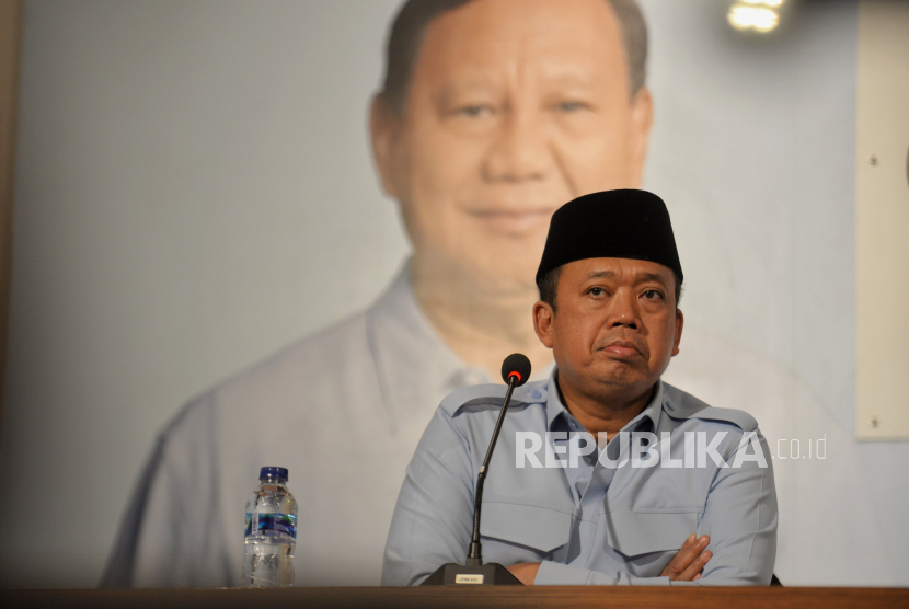 Sekretaris TKN Prabowo-Gibran, Nusron Wahid memberikan keterangan pers di Media Center TKN Prabowo-Gibran, Jalan Sriwijaya, Jakarta Selatan, Selasa (28/11/2023). 