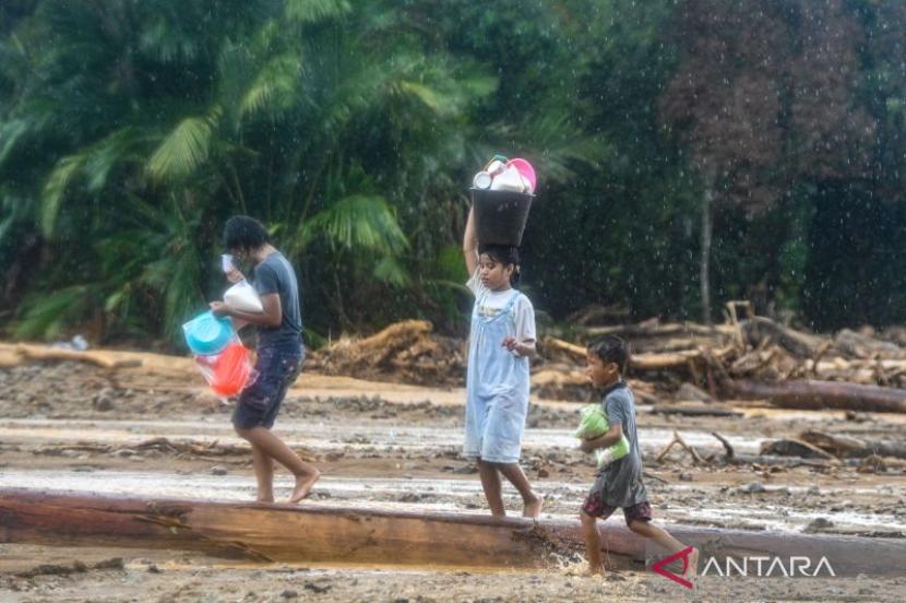 Warga Huta Nabolon Bertahan di Tengah Bencana Banjir Bandang