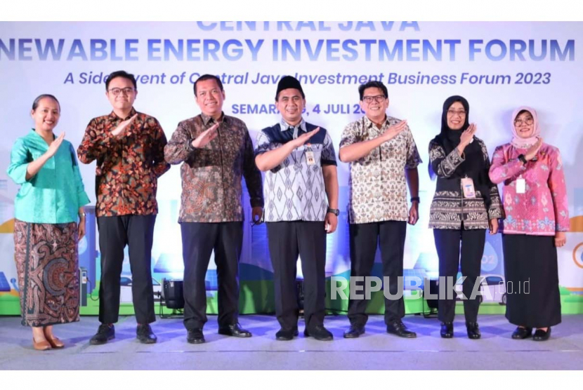 Wakil Gubernur (Wagub) jawa Tengah, Taj Yasin Maimoen saat menghadiri acara Central Java Renewable Energy Investment Forum 2023, di Hotel Gumaya, Semarang, Selasa (4/7).(foto: Humas Prov Jateng)