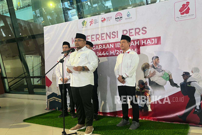 Menteri Agama (Menag) Yaqut Cholil Qoumas memberikan pernyataan dalam konferensi pers penyelenggaraan ibadah haji 1444H/2023 M di Bandara Soekarno Hatta, Sabtu (5/8/2023). 
