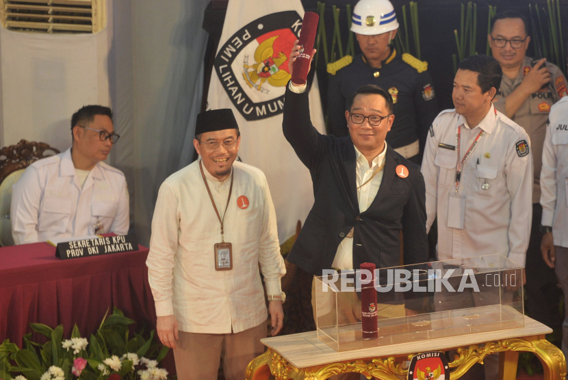 Paslon gubernur dan wakil gubernur DKI Jakarta, M Ridwan Kamil-Suswono (Rido) di Gedung KPU Provinsi DKI Jakarta, Senin (23/9/2024). 