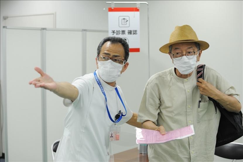 Jepang akan mengeluarkan paspor vaksin gratis untuk memfasilitasi perjalanan internasional warganya yang telah divaksinasi.