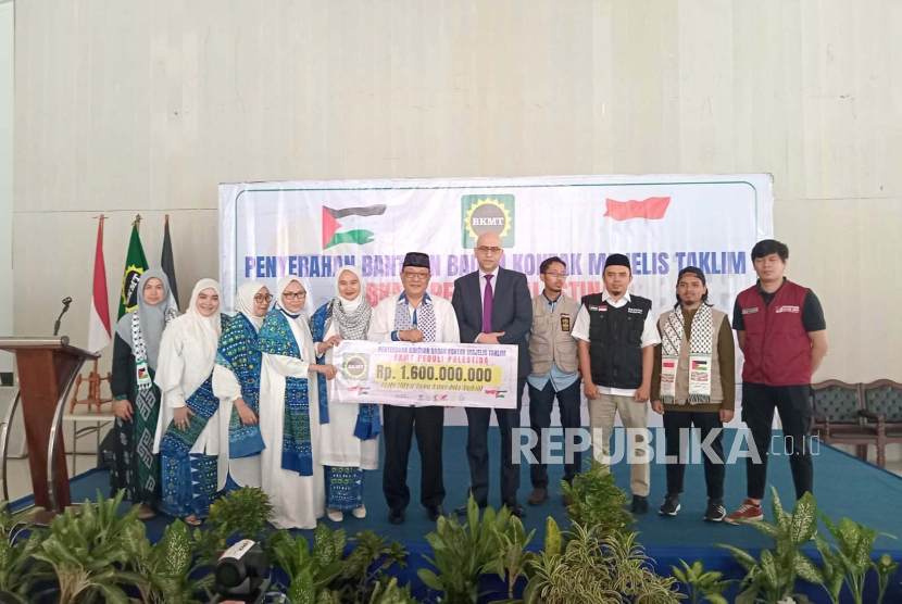 Badan Kontak Majelis Taklim (BKMT) melakukan penggalangan dana untuk rakyat Palestina hingga terkumpul Rp 1,6 miliar. Penggalangan dana ini dilakukan selama satu bulan dari BKMT di seluruh wilayah Indonesia. 