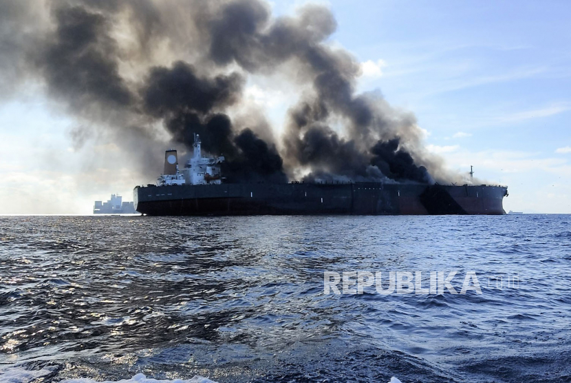 Kebakaran kapal Ferry KMP Royce 1 di Perairan Alur penyeberangan Pelabuhan Merak menuju Bakauheni tidak ada korban jiwa (Foto: ilustrasi)