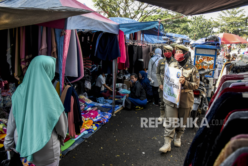 Satpol PP Surabaya Dilarang Menutup Warung Ramai Pembeli (ilustrasi).