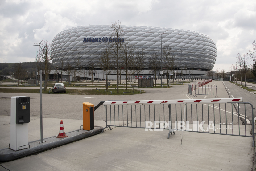 Pemandangan umum Allianz Arena, stadion tim Bundesliga Jerman Bayern Munich, di Munich, Jerman, 19 April 2021. Walikota Munich, Dieter Reiter, mengatakan pada 19 April 2021, bahwa fans masih bisa dilarang menghadiri pertandingan sepak bola EURO 2020 di Munich, meskipun UEFA berusaha menjamin bahwa akan ada pendukung yang diizinkan di tribun.