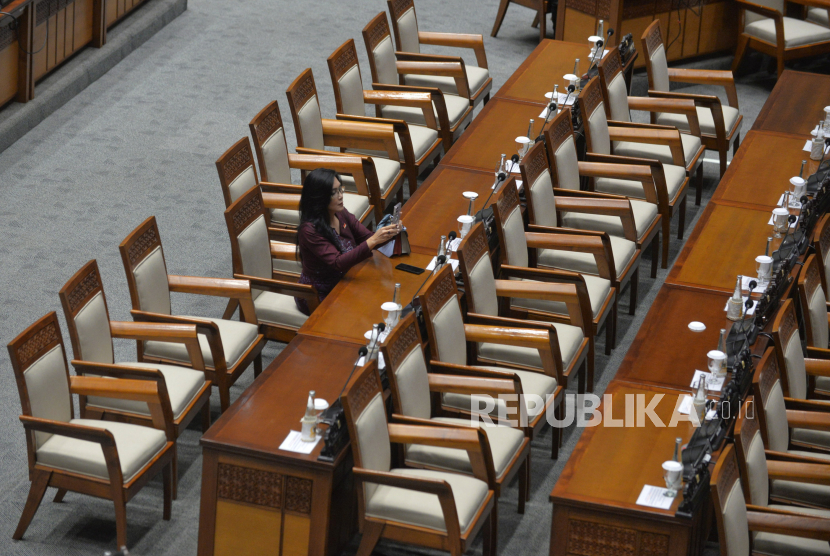 Masa sidang parlemen menjelang reses.