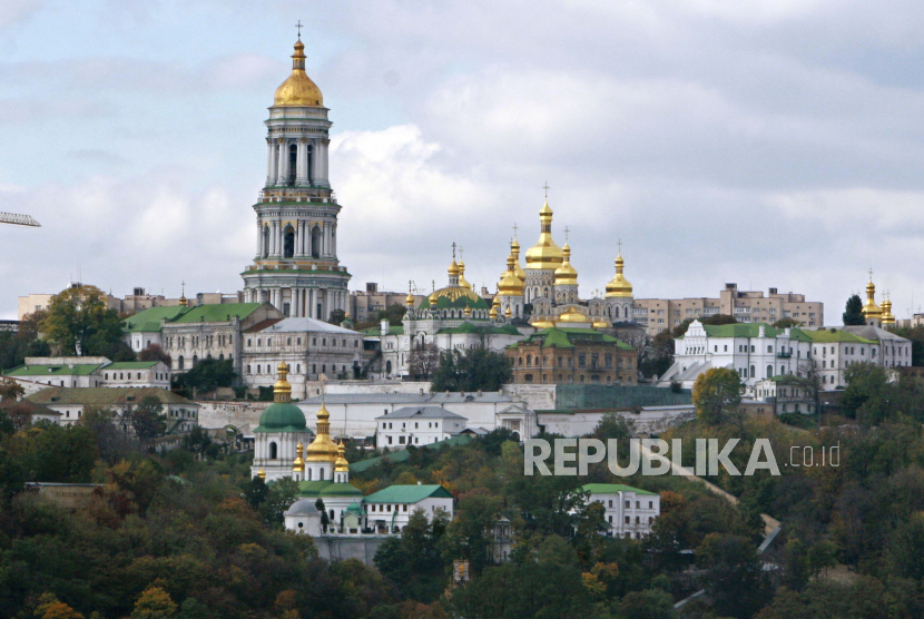Biara Gua, juga dikenal sebagai Kyiv-Pechersk Lavra, salah satu situs paling suci umat Kristen Ortodoks Timur, terlihat di Kyiv, Ukraina, Rabu, 10 Oktober 2007. Saat ibu kota bersiap menghadapi serangan Rusia di 2022, jantung spiritual Ukraina bisa terancam.
