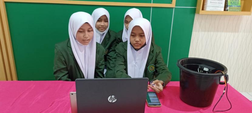 Siswa MTsN 9 Bantul Raih Medali Emas dalam Lomba Riset Internasional