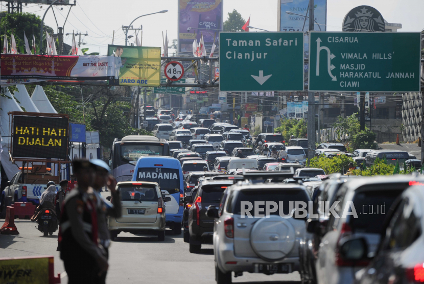 Dinas Perhubungan (Dishub) Provinsi Jawa Barat (Jabar) telah menyiapkan rekayasa lalu lintas arus balik Lebaran 2023 di wilayah Jawa Barat, untuk mengantisipasi lonjakan volume kendaraan saat momentum arus balik Lebaran. (ilustrasi)