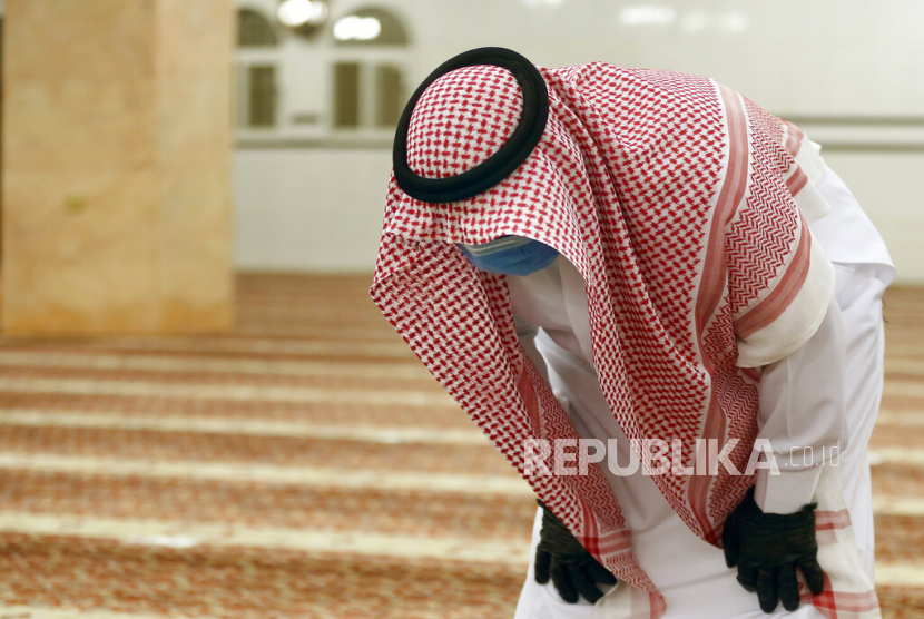 77 masjid di Al Jawf Arab Saudi dibuka dengan protokol kesehatan. Ilustrasi jamaah Masjid Al Mirabi , Jeddah Arab Saudi 