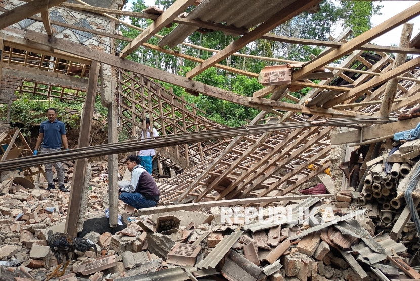 Bahan Petasan Meledak di Pacitan, Tiga Rumah Hancur