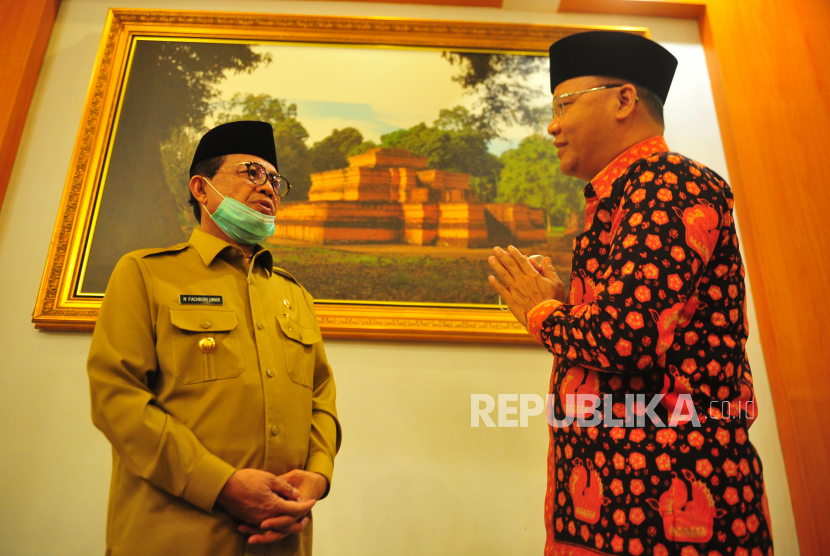 Gubernur Bengkulu Rohidin Mersyah (kanan)