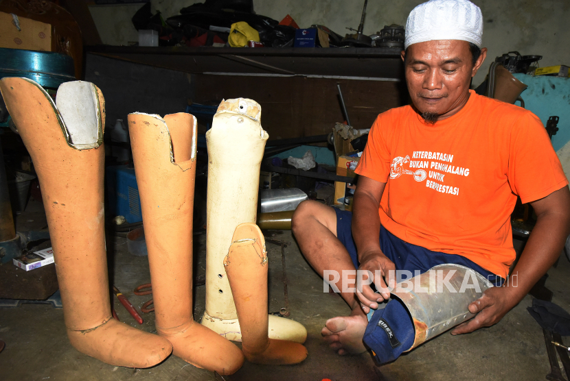 Syahroni (43), difabel yang juga pengurus Komunitas Penyandang Disabilitas Indonesia. Terus berusaha dan semangat di tengah kekurangan fisiknya (ilustrasi) 