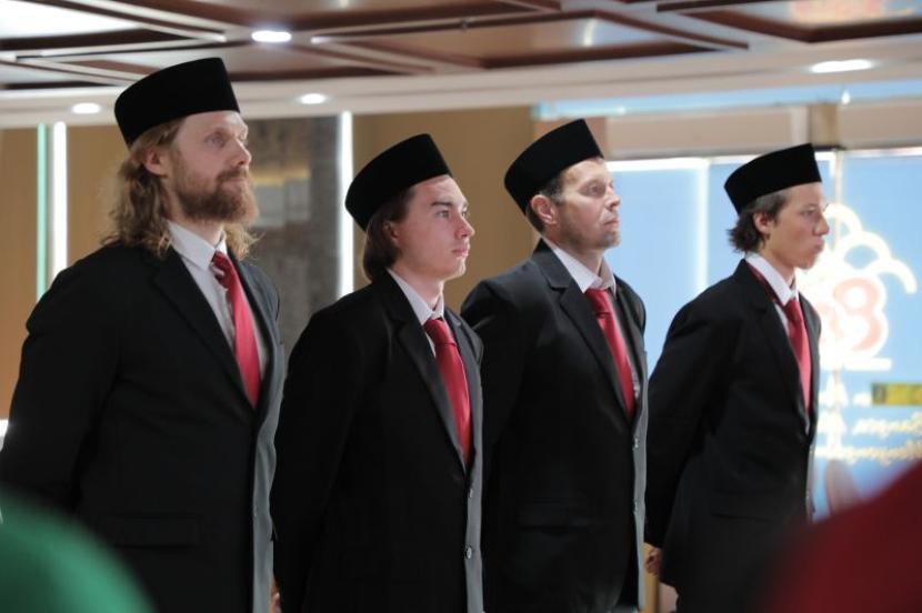 Indonesia memberikan kewarganegaraan kepada empat pemain hoki es Rusia.