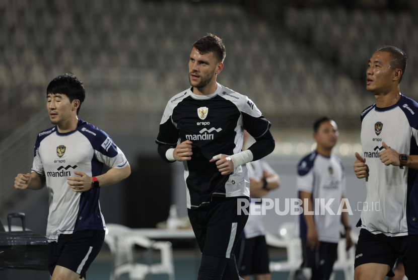 Penjaga gawang Timnas Indonesia Maarten Paes mengikuti latihan jelang laga Kualifikasi Piala Dunia 2026 melawan Arab Saudi, Selasa (3/9/2024).