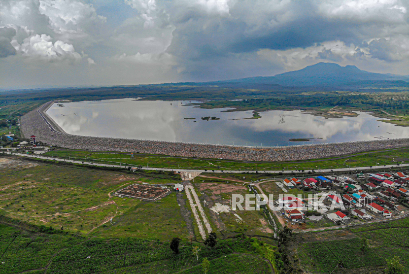 Foto udara suasana Bendungan Semantok di Rejoso, Nganjuk, Jawa Timur, Rabu (3/1/2024). 