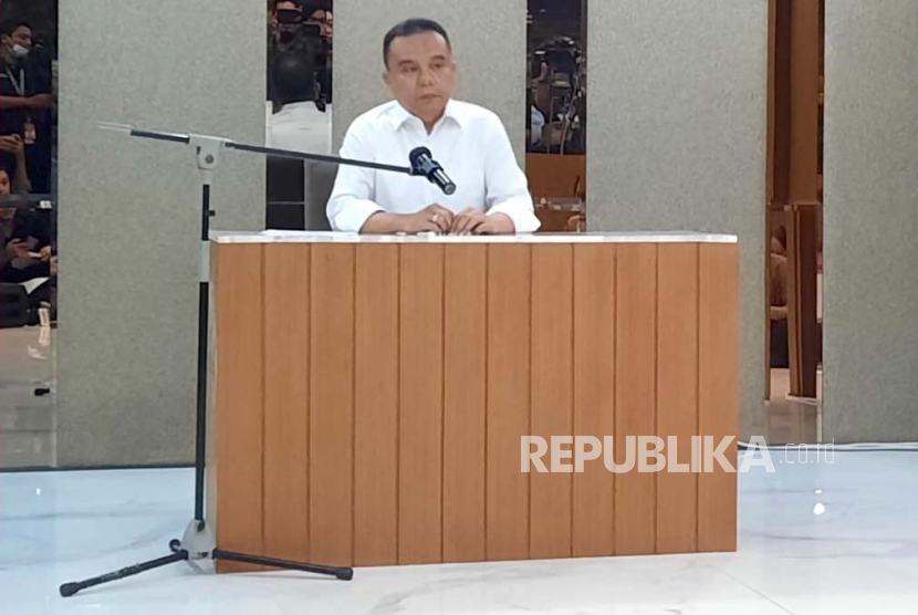 Ketua Harian DPP Partai Gerindra Sufmi Dasco Ahmad menyampaikan sikap resmi partainya atas langkah politik PKB menerima tawaran Partai Nasdem, di Kompleks Parlemen, Senayan, Jakarta, Jumat (1/9/2023). 