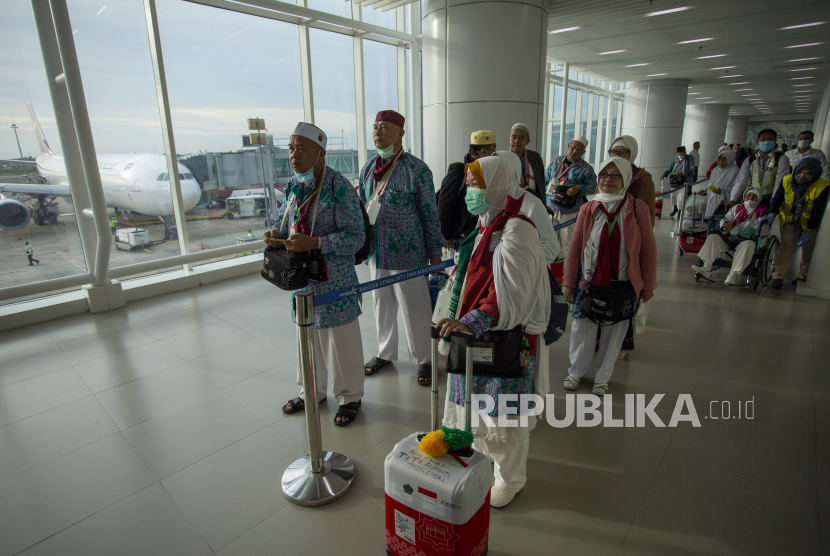 Maskapai nasional Garuda Indonesia meresmikan layanan penerbangan langsung ke Tanah Suci dari Bandara Internasional Kertajati, Majalengka pada Ahad (6/8/2023).