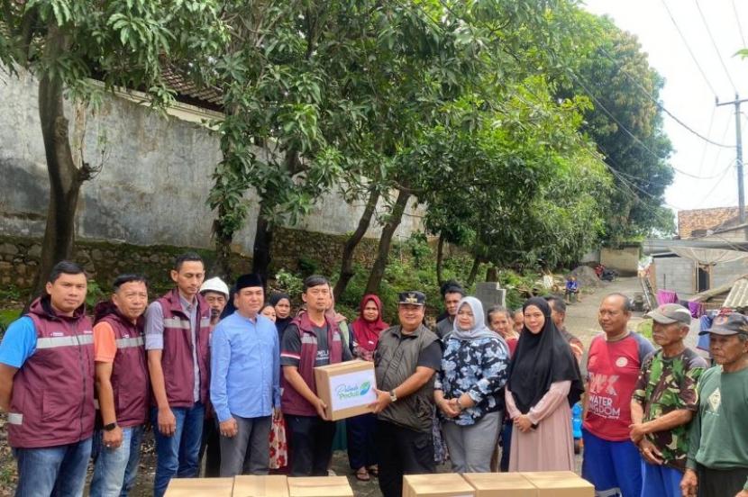 Pelindo Salurkan 500 Paket Bantuan untuk Korban Banjir Ciwandan