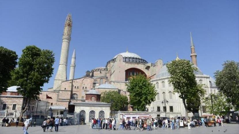 Sejumlah pejabat tinggi Turki mengecam kritikan oleh pihak asing soal rencana pengalihfungsian Hagia Sophia jadi tempat ibadah - Anadolu Agency