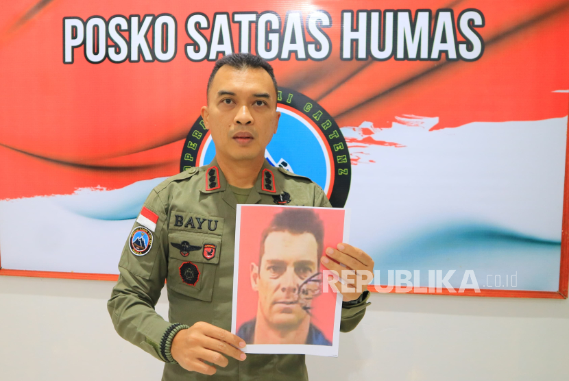 Operasi Damai Cartenz melaporkan aksi penyerangan dan pembunuhan pilot helikopter asal Selandia Baru Mr Glen Molcolm Conning (50 tahun) di Distrik Alama, Timika, Papua Tengah.