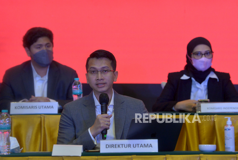 Direktur Utama PT Mahaka Media Tbk Tubagus Farash Farich memberikan paparan saat Public Expose usai menggelar RUPS Tahunan di Jakarta, Senin (27/6/2022). PT Mahaka Media Tbk (ABBA) membukukan pendapatan sebesar Rp 168,7 miliar sepanjang 2021. 