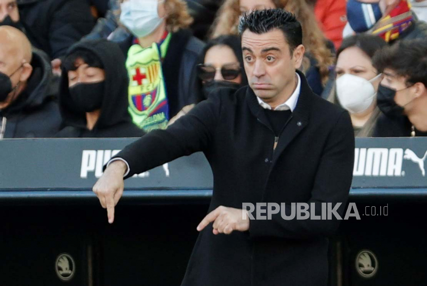  Reaksi pelatih kepala Barcelona Xavi Hernandez saat pertandingan sepak bola LaLiga Spanyol antara Valencia CF dan FC Barcelona di stadion Mestalla di Valencia, Spanyol timur, Senin (21/2/2022) dini hari WIB.
