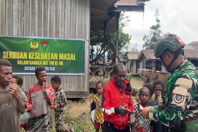 Satgas Yonif 751/VJS Gelar Layanan Kesehatan di Pegunungan Bintang