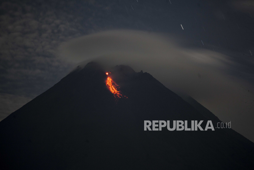 Lava streams down from Mount Merapi as seen from Sleman, Yogyakarta, Indonesia, 06 January 2021. Indonesian authorities evacuated hundreds of villagers living on the slope of Mount Merapi following the increase of volcanic activities. Mount Merapi is one of the most active volcanoes in the country. At least 300 people were killed when it erupted in 2010.  