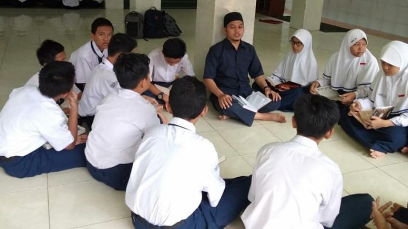 Pembiasaan tentang Hari Literasi di Sekolah