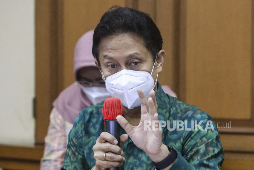 Menteri Kesehatan Indonesia Budi Gunadi Sadikin berbicara kepada wartawan saat konferensi pers di Jakarta, Indonesia, 21 Oktober 2022. Menkes Pastikan Gagal Ginjal Akut Disebabkan Cemaran Pelarut Obat Cair