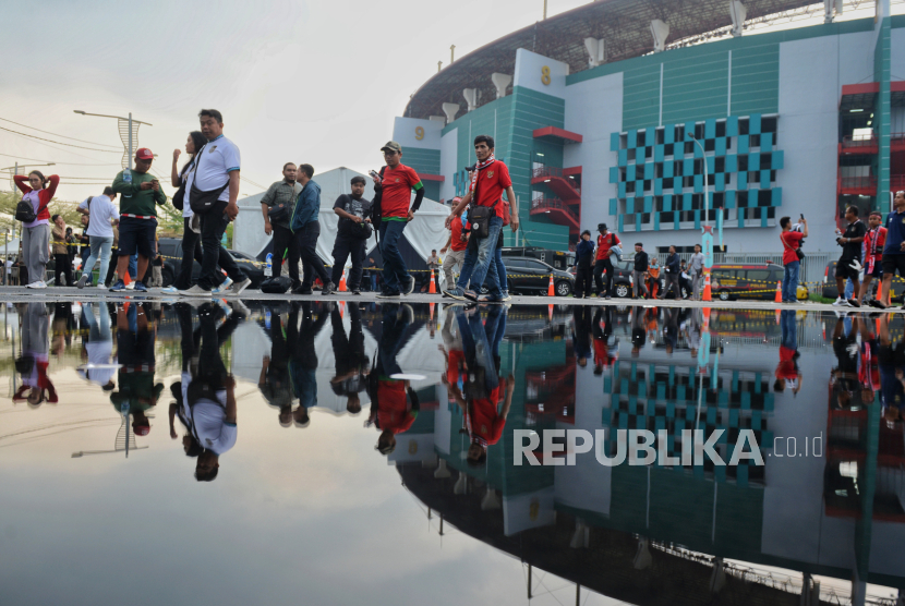Suasana area Stadion Gelora Bung Tomo (GBT) Surabaya, bakal lokasi laga Persebaya vs Persija. 