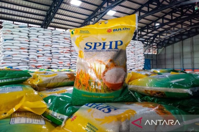 Pemprov Sulteng sebut beras SPHP Bulog bantu stabilkan harga.