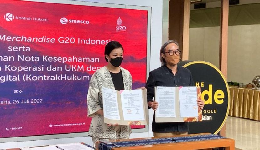 Kementerian Koperasi dan UKM, Smesco Indonesia, dan PT Legal Tekno Digital (KontrakHukum.com) menandatangani nota kesepahaman (Memorandum of Understanding/MoU) untuk kerja sama pemberian kemudahan legalitas bagi UMKM. (Imamatul Silfia)