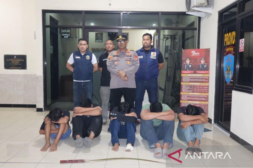 Polisi amankan lima remaja hendak tawuran di Bekasi.
