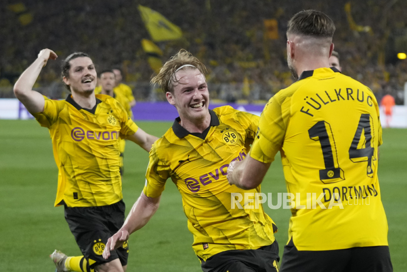 Selebrasi para pemain Dortmund setelah mencetak gol ke gawang PSG, Kamis (2/5/2024). 